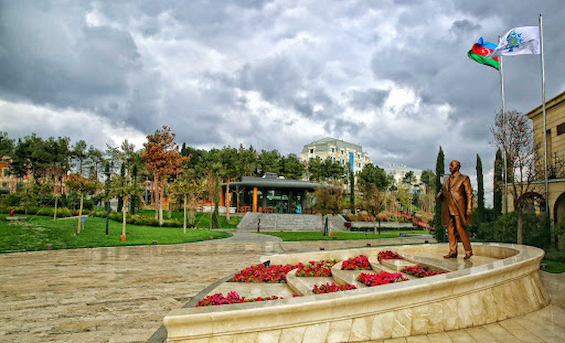 Binəqədi rayonun Heydər Əliyev adına park